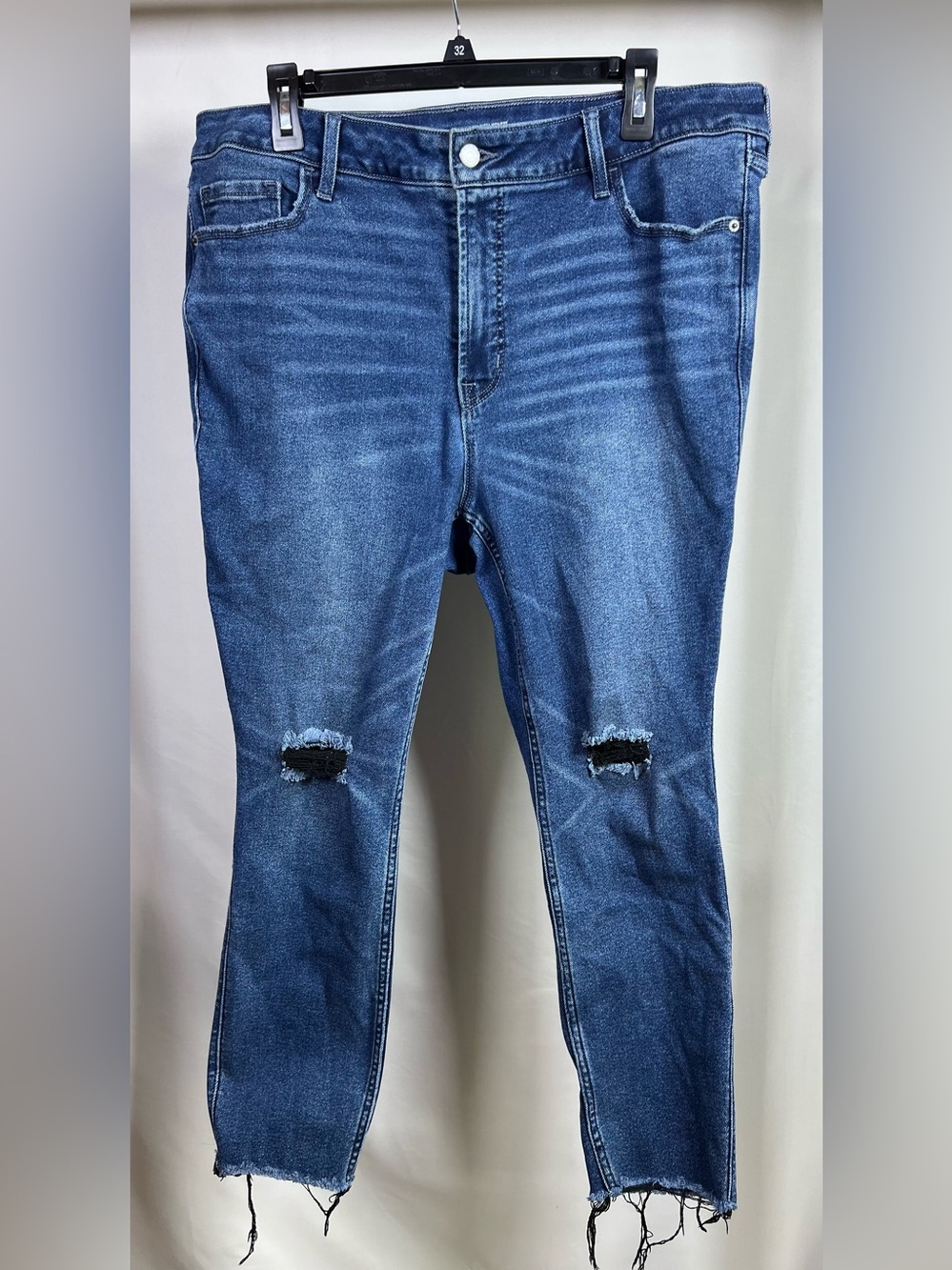 Old Navy Extra High-Rise Rockstar Super Skinny Jeans Distressed & Raw Hem